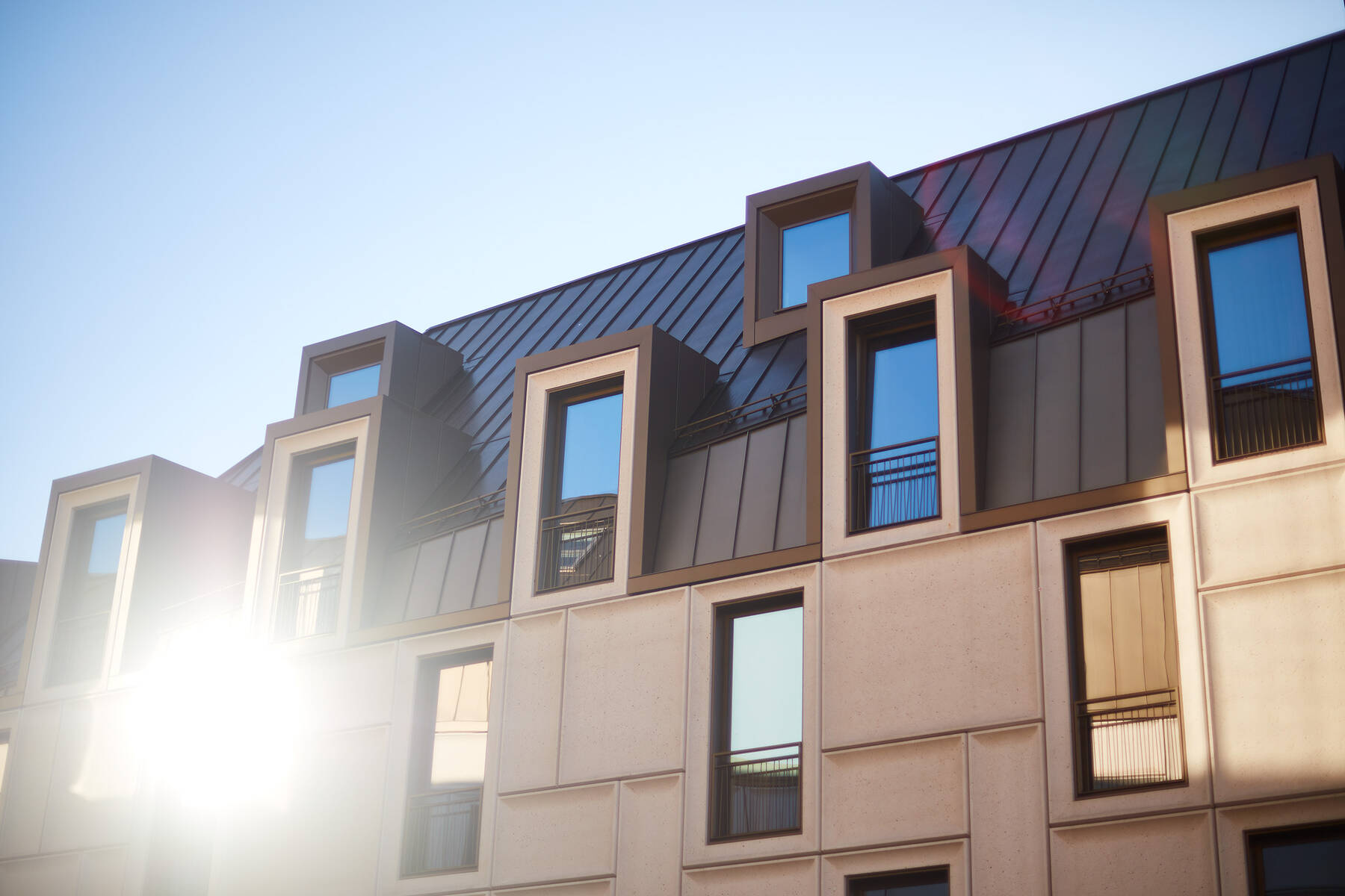 Facade detail of the Augustinerhof in Nuremberg featuring modern ISOLAR glass surfaces and light reflections in the morning sun.