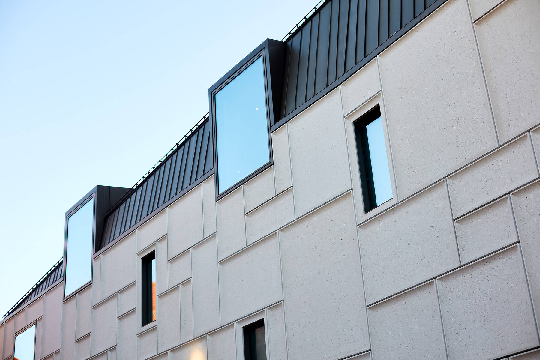 Architectural perspective of the Augustinerhof in Nuremberg featuring an expansive ISOLAR glass facade and modern building structure.